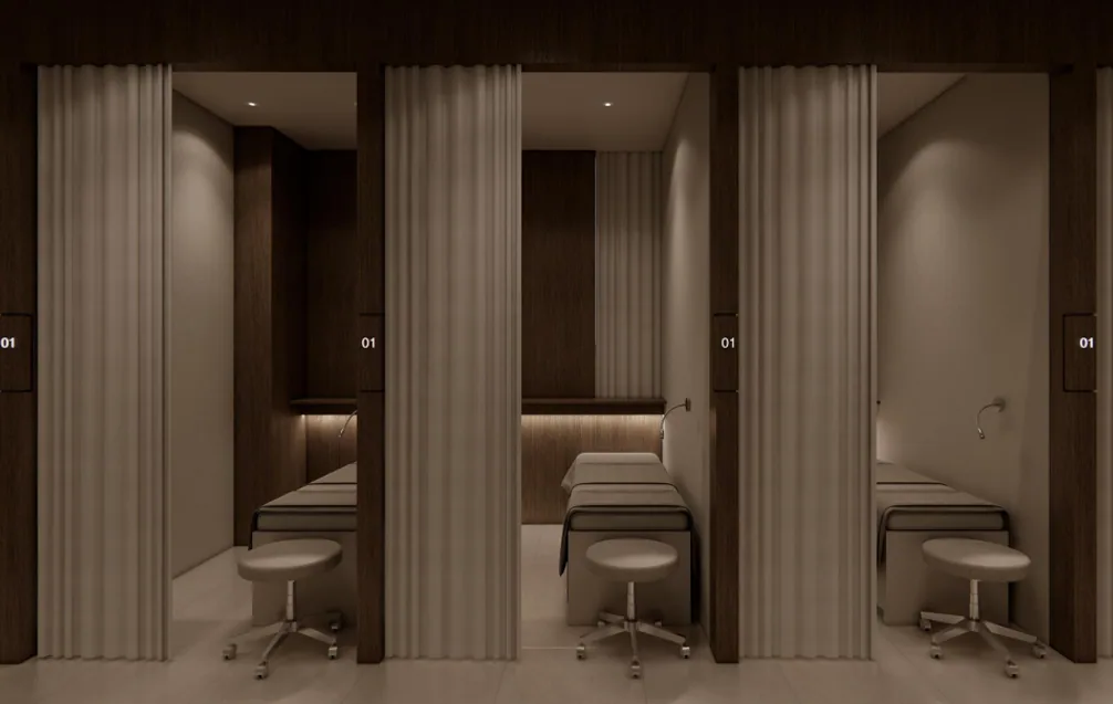 Delight Dermatology three-bed treatment bay with privacy dividers in Gangnam